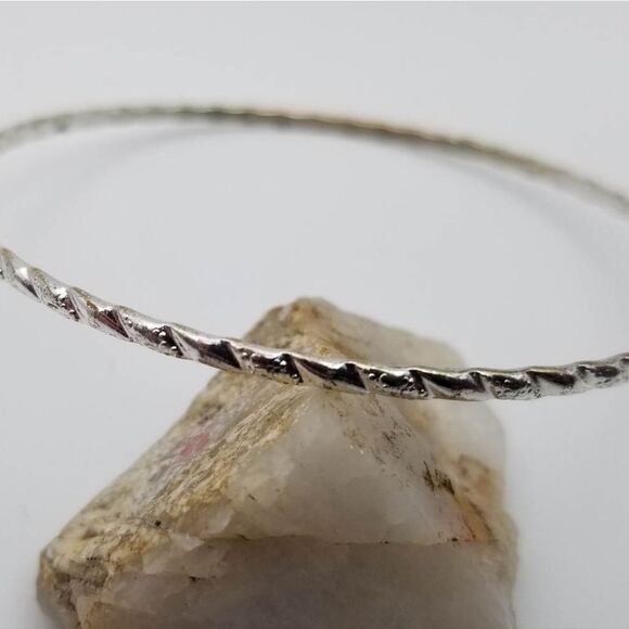 Raised sword bracelet - Picture 1 of 2